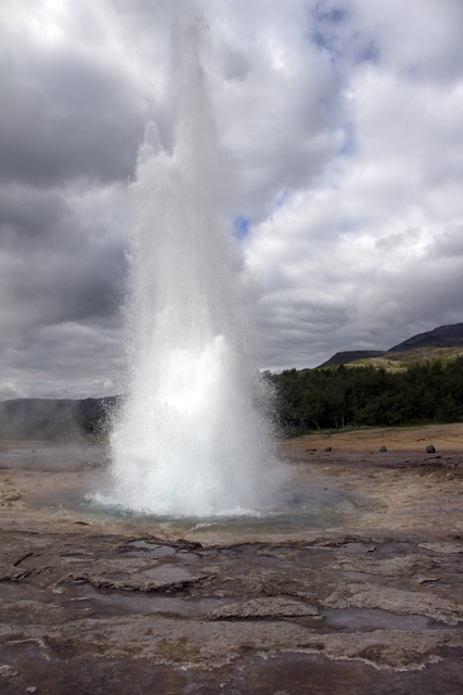 2011-07-08_10-30-52 island.jpg - Der groe Geysir von Strokkur in ganzer Pracht